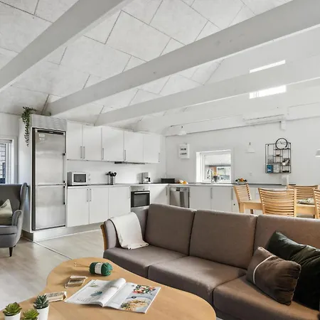 Gorgeous Home In Asaa With Wifi