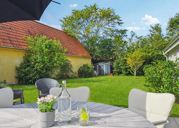 3 Bedroom Gorgeous In Holiday home