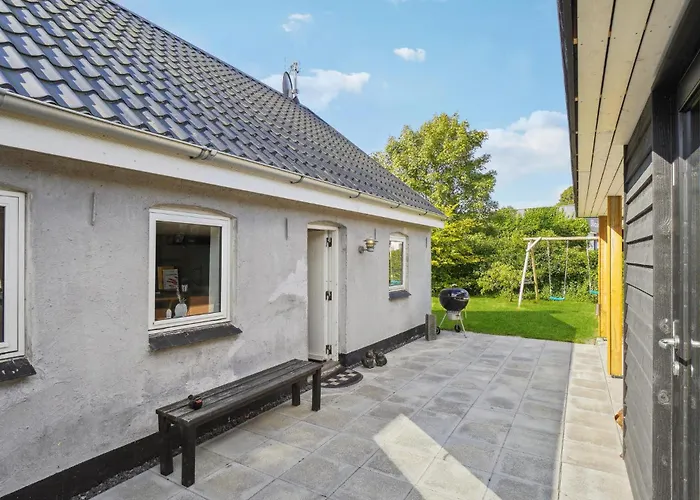 3 Bedroom Gorgeous In Holiday home